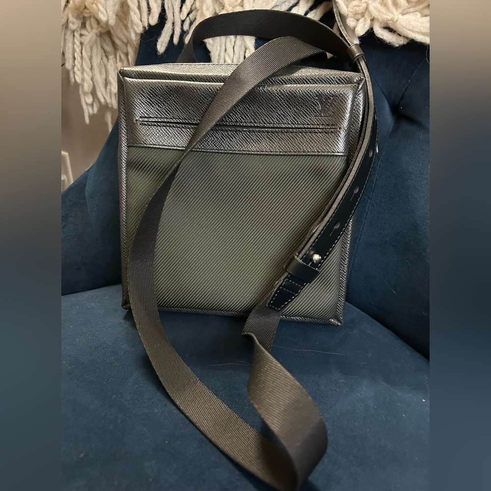 Authentic Louis Vuitton Sayan Green Taiga Shoulder Bag/Crossbody.